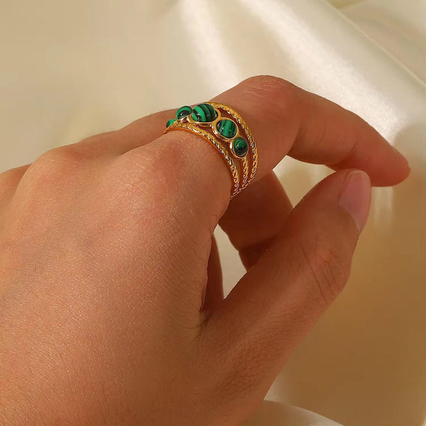 Elegante Green Stone Ring